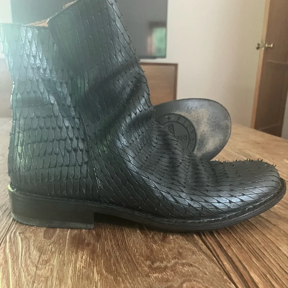 Black Ankle Boots with Sleek Design